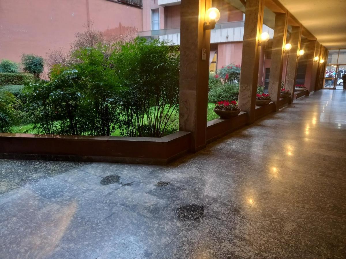 The Boheme Vintage Junior Suite ---- Cozy & Quiet & Comfortable With Private Bathroom & Fully Equipped Kitchenette & Cozy Balcony - Lift To 4Th Floor - Metro' Verde -Green Subway Porta Genova Milão Exterior foto